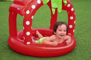 BESTWAY PILETA INFLABLE TECHO FRUTILLA FILTRO UV COD 52387 - Imagen 5